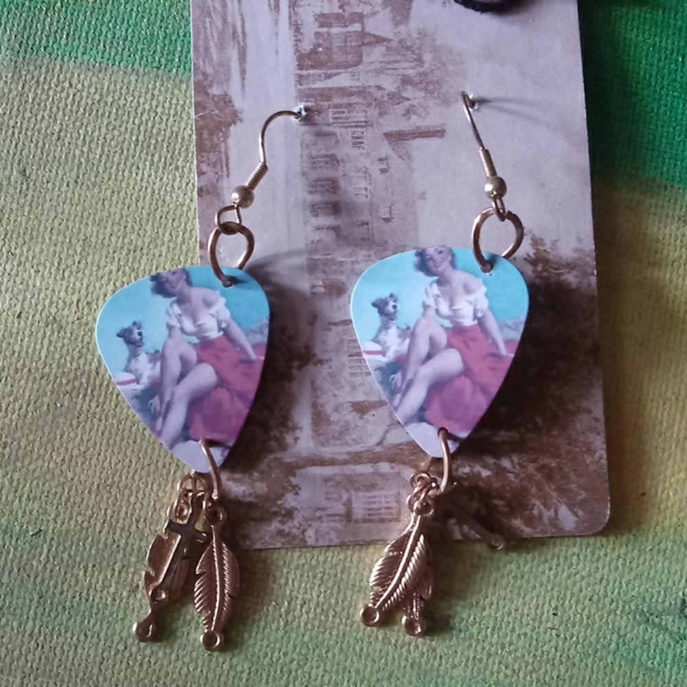 Vintage girl Guitar pick earrings gold tone